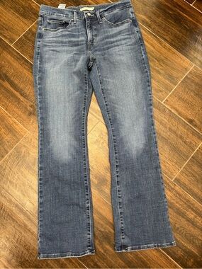 Levi's 315 Shaping Bootcut Jeans Medium Wash Denim Contouring Silhouette Size 31